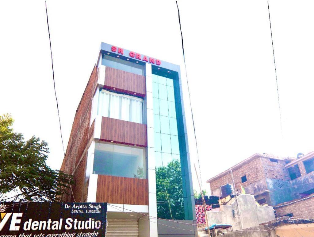 Hotel Sr Grand Gorakhpur Zewnętrze zdjęcie
