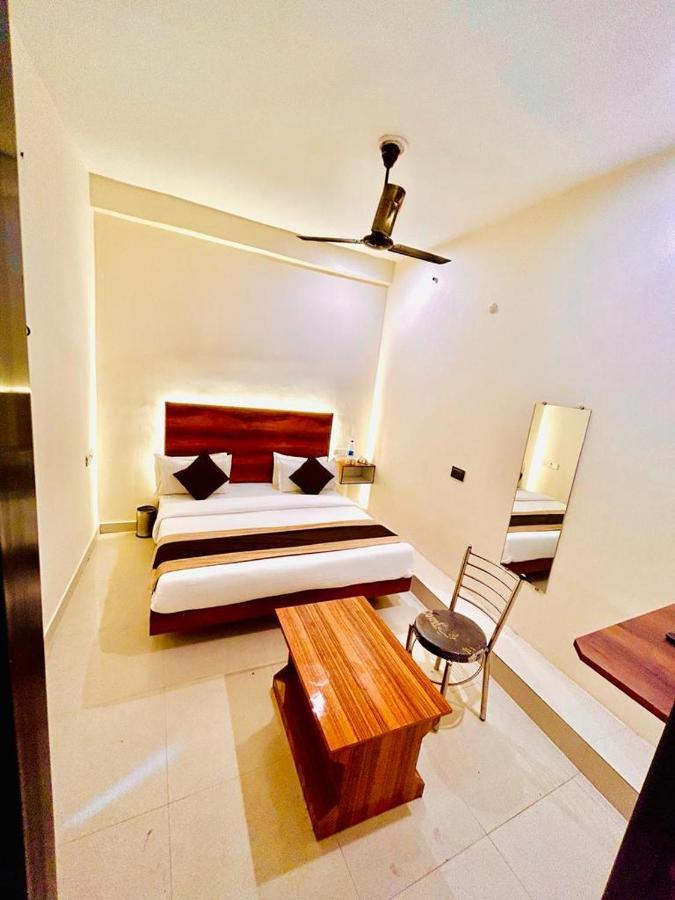 Hotel Sr Grand Gorakhpur Zewnętrze zdjęcie