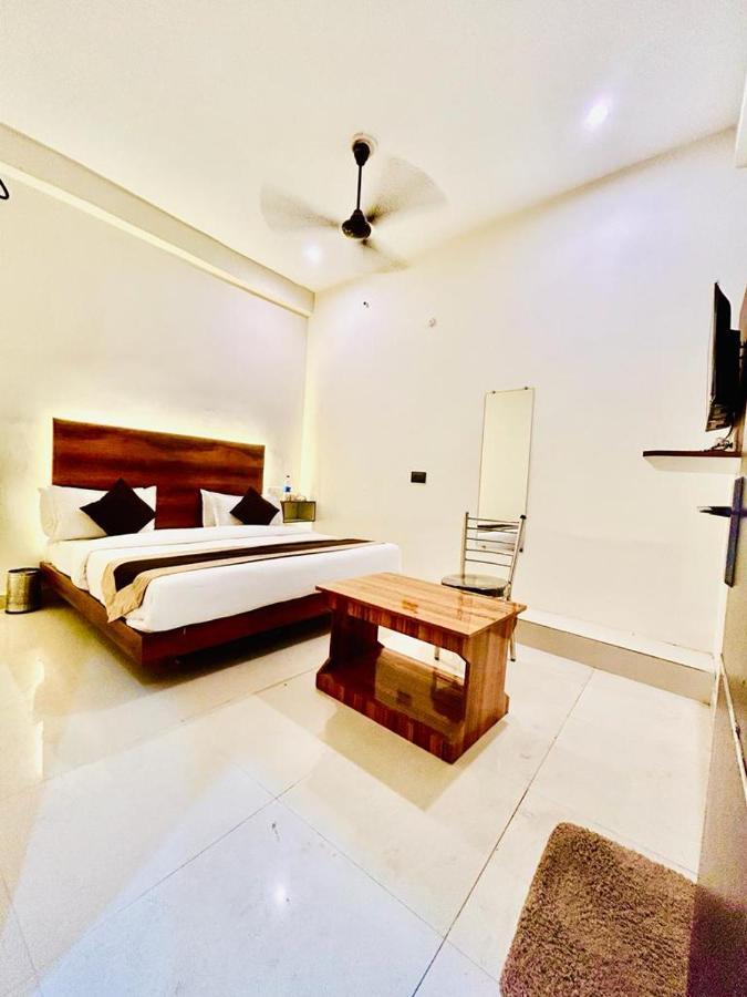 Hotel Sr Grand Gorakhpur Zewnętrze zdjęcie