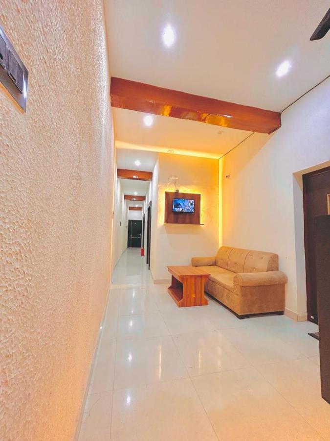 Hotel Sr Grand Gorakhpur Zewnętrze zdjęcie