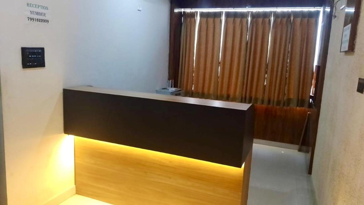 Hotel Sr Grand Gorakhpur Zewnętrze zdjęcie